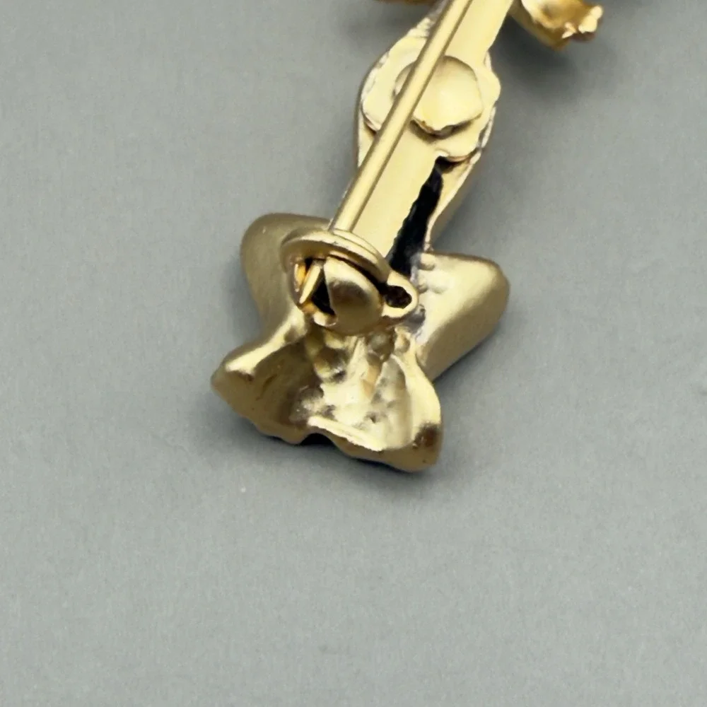 Vintage Gold Tone Sitting Cat Brooch Pin Minimalist Feline Kitty Unsigned